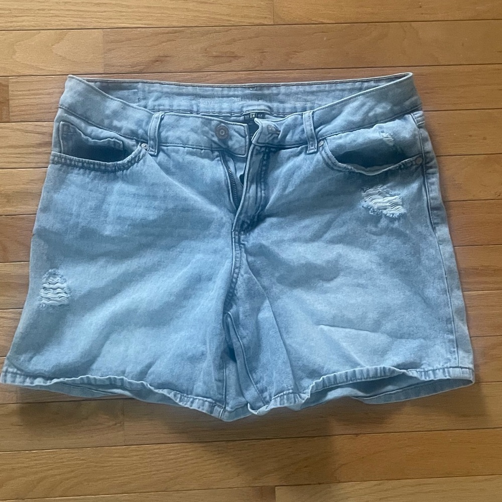 Sound style Jamie short easy fit- light wash rigid front size 14 hard to find..